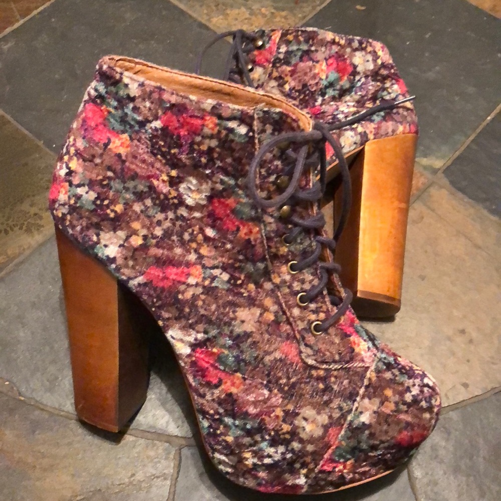 Steve Madden STARRR Wooden Heel Lace Up Booties